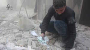 شاهد الدمار الذي خلفه القصف الذي استهدف حي الفردوس بمدينة حلب