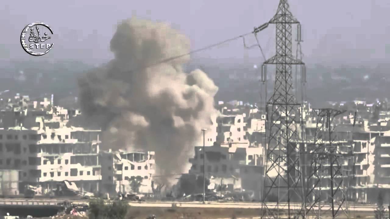 لحظة استهداف بلدة عربين بريف دمشق بغارتين من الطيران الحربي 12 10 2015