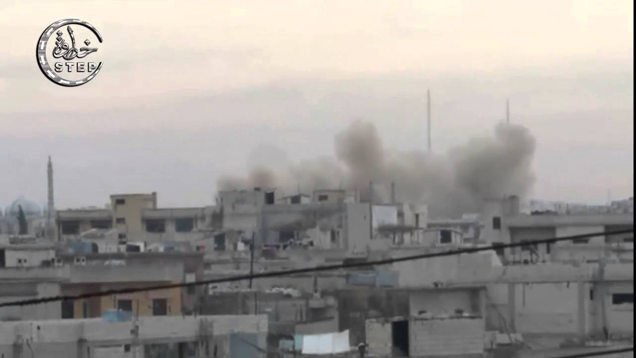 شاهد لحظة إلقاء البرميل المتفجر من الطيران المروحي على بلدة الغنطو بريف “حمص”