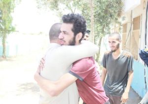 بعض الصور للأسرى العسكريين المفرج عنهم من قبل هيئة تحرير الشام، خلال عمليات التبادل الجارية عبر معبر مورك