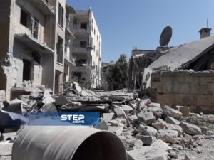 بالصور: اللحظات الأولى للغارة التي استهدفت مركزًا للإيواء وسط إدلب