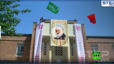 بالفيديو|| إيران تصعد.. وترفع راية الحسين على مقر السفارة الأمريكية وسط طهران