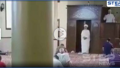 بالفيديو || في أغرب صلاة جمعة خطيبان يلقيان خطبة الجمعة معاً في مسجد واحد
