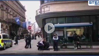 بالفيديو|| صراخ سيدة مسلمة ترتدي حجاباً قيدتها الشرطة الألمانية أمام طفلها وطرحتها أرضاً