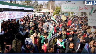 مظاهرات في مدينة إدلب مناضهة للنظام السوري وللتأكيد على استمرارية الحراك الثوري
