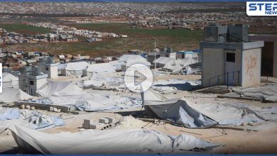 سبّبت أضراراً في 30 مخيمًا.. عاصفة تجتاح مخيمات النازحين بريف إدلب الشمالي (فيديو)
