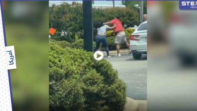 بالفيديو|| بصقا على بعضهما وتضاربا.. شجار عنيف بين رجل وامرأة قرب محطة وقود في أمريكا