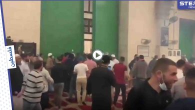 بالفيديو || اقتحام المسجد الأقصى يخلف مئات الجرحى.. وإدانات عربية ودولية وعباس يدعو لانعقاد مجلس الأمن