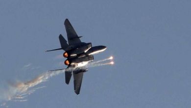 طيران إسرائيلي يقصف آلية "تنقل أسلحة" على الحدود السورية اللبنانية