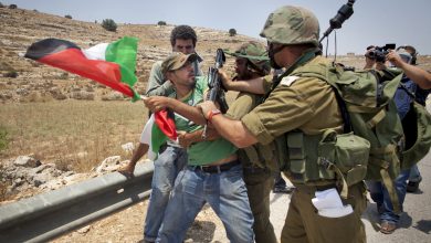 الشرطة الإسرائيلية تحاول "إعدام" فلسطيني في الضفة الغربية (فيديو)