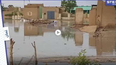 بالفيديو|| صاعقة مرعبة تضرب سلطنة عمان ومشاهد تحبس الأنفاس لإنقاذ مواطنين عالقين وسط السيول بعد وفاة شخص وفقدان آخرين