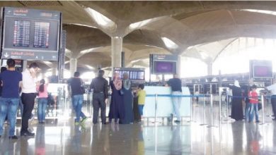 مواطنون بانتظار مسافريهم في مطار الملكة علياء الدولي ارشيفية
