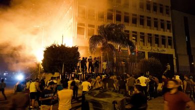 بذكرى انفجار مرفأ بيروت.. متظاهرون يقتحمون شركة عامّة والصليب الأحمر يكشف حصيلة مصابي التظاهرات