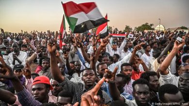بالفيديو || آلاف السودانيين يجوبون شوارع الخرطوم مُطالبين بحكم مدني في البلاد