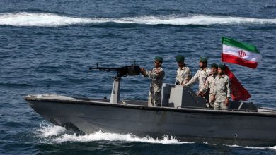 الحرس الثوري يُنفّذ إنزالاً جوياً لاستعادة ناقلة نفط صادرها الجيش الأمريكي في خليج عمان