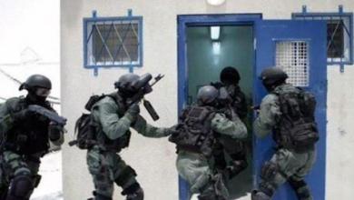 وحدات القمع الإسرائيلية تنتقم من أسرى سجن النفحة وتنقل بعضهم لجهة مجهولة
