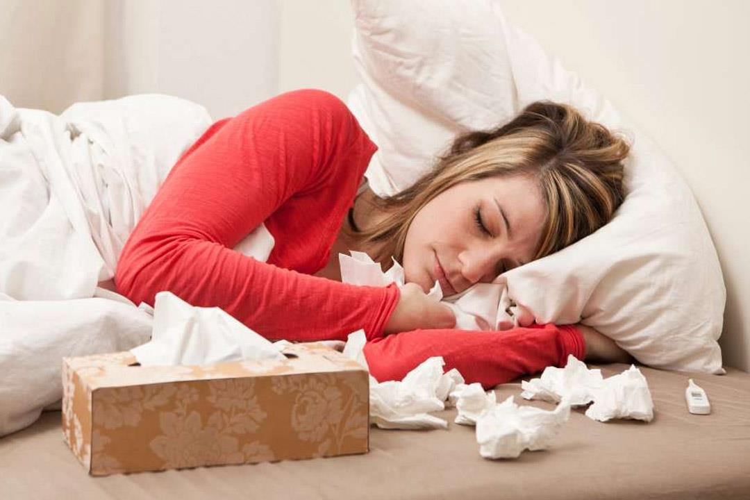 علاقة النوم بنزلات البرد.. خبيرة تكشف عدد الساعات الكافية لتجنب الأمراض