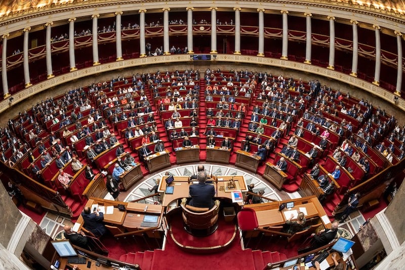 البرلمان الفرنسي أمام جلسة نقاش حاد
