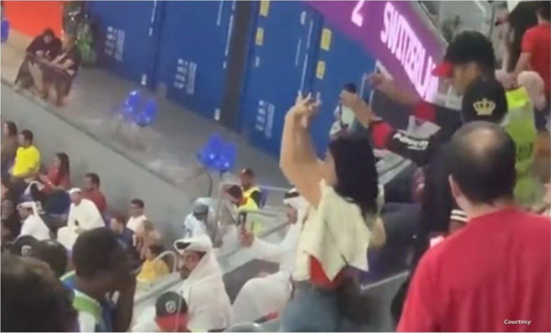 بالفيديو|| طرد مشجعة من مونديال قطر بمباراة صربيا وسويسرا قامت بحركة أثارت الغضب