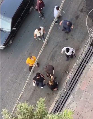 فيديو يوثق ضرب واعتداء الأمن الإيراني على متظاهرة.. ومجهولون يستهدفون رجال دين
