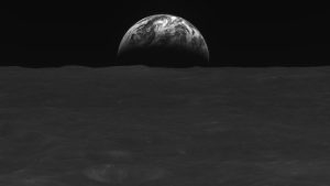 كيف تبدو الأرض بالأبيض والأسود من القمر؟.. مسبار كوري يبث صور مذهلة