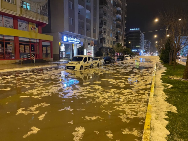 عواصف رعدية وفيضانات تضرب جنوب تركيا وشمال سوريا