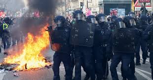 اشتباكات قوات الأمن الفرنسية ومتظاهرين في باريس