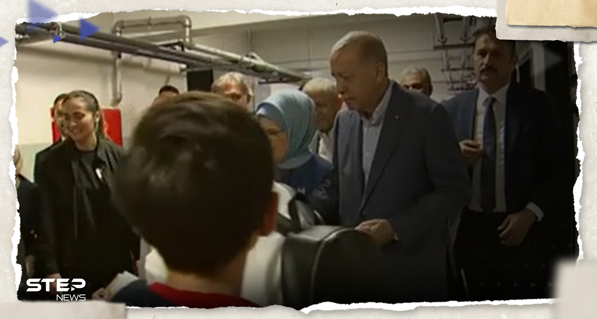 بالفيديو|| أردوغان يوزع الأموال والهدايا على أطفال في مركز اقتراع وأحدهم: انت من سينتصر