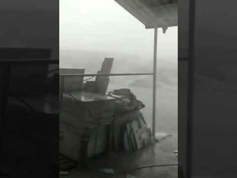 شاهد|| إعصار مدمر يضرب مدينة أنامور بولاية مرسين.. ويتسبب بأضرار مادية كبيرة وإصابات عدة