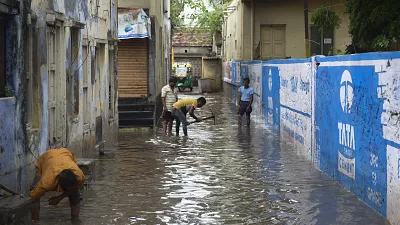 أعاصير عاتية وأمطار غزيرة تضرب الهند.. وفيديوهات توثق قوة الإعصار "الكارثة"