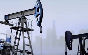 وكالة دولية تكشف تأثير تخفيضات النفط السعودية والروسية وتحذر