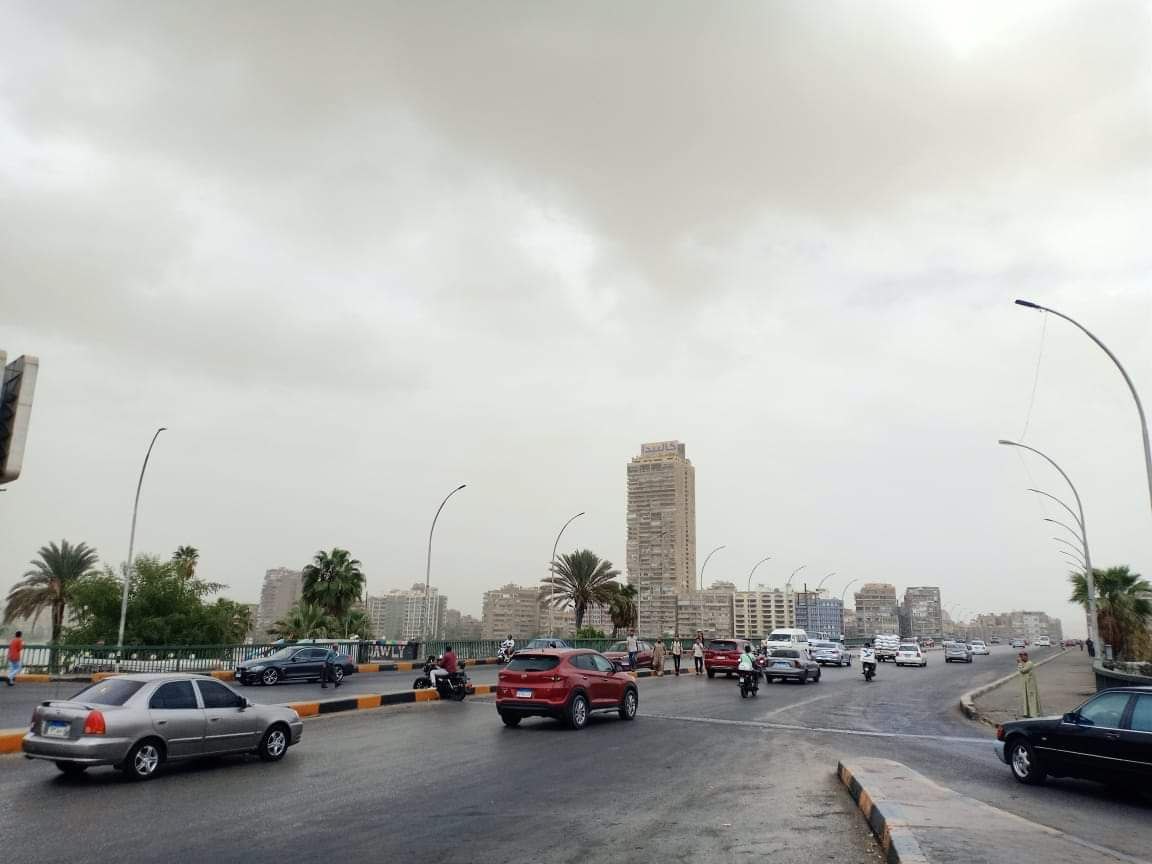 شاهد|| العاصفة دانيال تبدأ تأثيرها على العاصمة المصرية