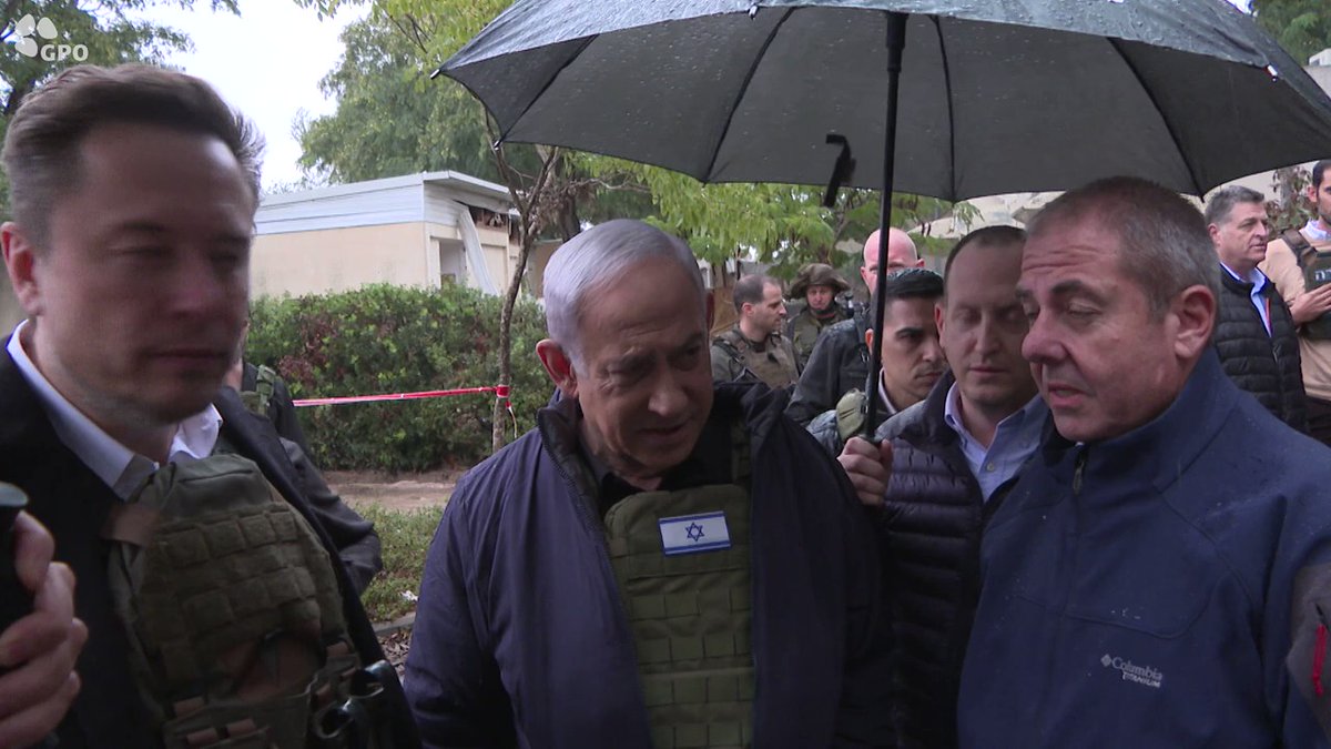 شاهد|| مرتدياً سترة واقية للرصاص.. إيلون ماسك يتجول مع نتنياهو بغلاف غزة