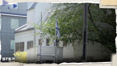 اصطدام سيارة بحاجز قرب السفارة الإسرائيلية في طوكيو.. والشرطة اليابانية تتدخل (فيديو)