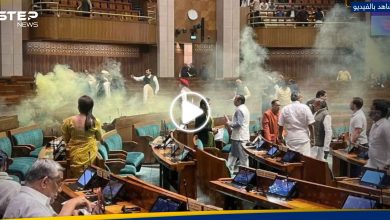 بالفيديو رجل يقفز فجأة على طاولات النواب في البرلمان الهندي