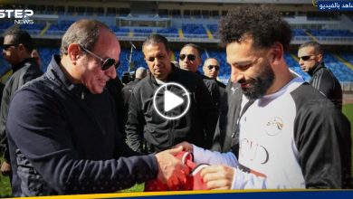 بالفيديو محمد صلاح يهدي قميص المنتخب إلى السيسي ويقدّم له وعداً