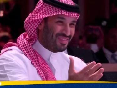 بالفيديو|| ردة فعل ولي العهد السعودي لحظة رفع ترامب العقوبات عن سوريا تثير تفاعلا.. وهذا ما فعله سوريون