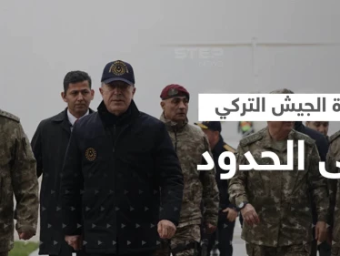 ماذا يفعل وزير الدفاع التركي وقادة الجيش على الحدود السورية؟
