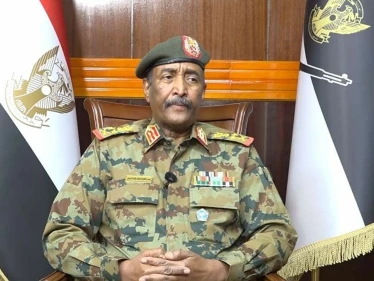 بعد استقالة حمدوك.. البرهان يصدر تصريحات لافتة والسلطات السودانية تعلن إغلاق كل جسور الخرطوم