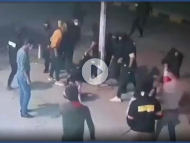 بالفيديو|| الميليشيات العراقية تقتحم أحد مراكز التدليك في بغداد وتجر النساء للطريق وتنهال عليهم ضرباً
