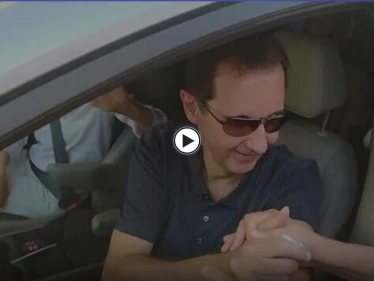 بالفيديو || بشار الأسد وعائلته يتجولون في طرطوس.. والموالين ينهالون عليه بطلبات "الوسايط"