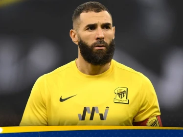 كريم بنزيما يغادر السعودية إلى مدريد بسبب "ظروف خاصة"