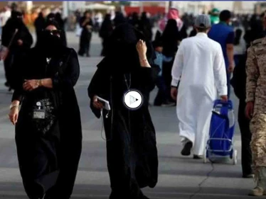 غضب في السعودية إثر تعدي شبان على فتاة في سكيت بارك اعتراضاً على لبسها وحملة تطالب بمعاقبتهم (فيديو)