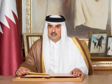 أمير قطر يعفي وزير المالية من منصبه.. ويصدر أمراً