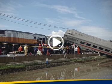 قتلى وجرحى في تصادم بين قطارين في إندونيسيا (فيديو)