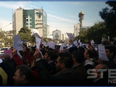 بالفيديو || "الموت لروحاني".. احتجاجات غاضبة في العاصمة طهران بسبب خسائر البورصة