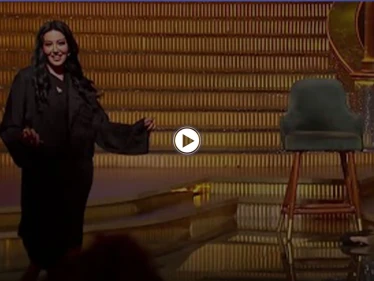 بالفيديو|| سمية الخشاب ترقص "خليجي" حافية القدمين في برنامج تلفزيوني وتعترف بعدد مرات زواجها