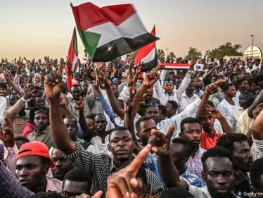 إغلاق جسر الملك نمر الهام قرب القصر الرئاسي في الخرطوم من قبل متظاهرين