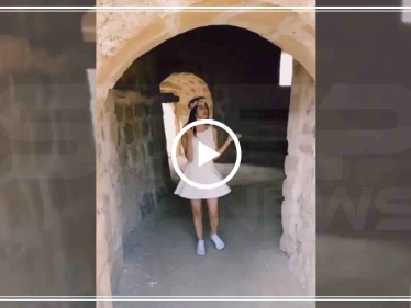 بالفيديو|| تقبل زوجها وترتدي فستانًا يكشف سائر جسدها.. عربية تغضب متابعيها