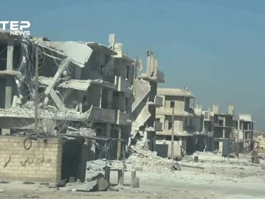 شاهد جانب من الدمار الهائل في الأحياء السكنية داخل مدينة خان شيخون جنوب إدلب جراء القصف الجوي العنيف